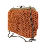Χειροποίητη πλεκτή clutch τσάντα NOSTALGIA με textured crochet πλέξη και μεταλλική αλυσίδα