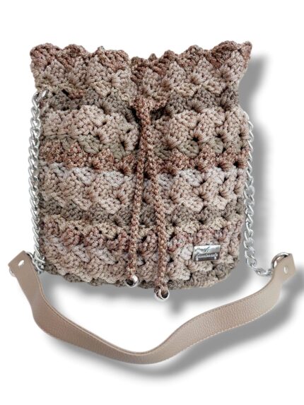 Πλεκτό πουγκί ώμου SAVANA σε μπροστινή όψη με crochet πλέξη