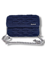 Πλεκτή τσάντα ώμου ARLEN σε navy blue απόχρωση με ασημένια αλυσίδα σε μπροστινή όψη