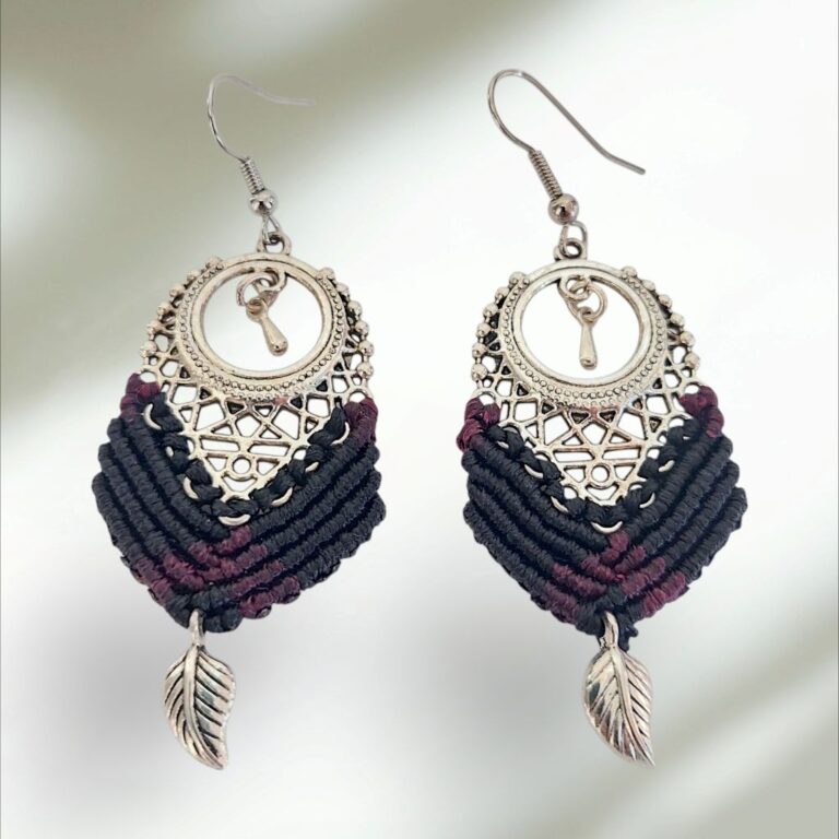 Macrame σκουλαρίκια με φύλλο σε μαύρο και μελιτζανί