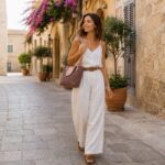 Η πλεκτή τσάντα MELIA φορεμένη σε καλοκαιρινό city look