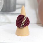 μπορντό macrame δαχτυλίδι RUBERA μπροστινή όψη