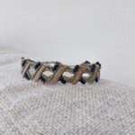 Macrame βραχιόλι χακί σε γωνιακή λήψη
