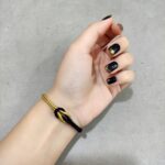 Χειροποίητο βραχιόλι macrame φορεμένο σε καρπό