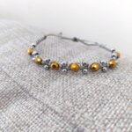 λεπτομέρεια macrame πλέξης με αιματίτες