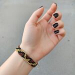 macrame βραχιόλι φορεμένο στον καρπό