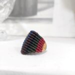 πολύχρωμο macrame δαχτυλίδι AZUREL πλάγια όψη