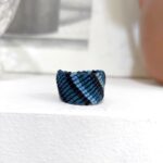 μπλε degradé macrame δαχτυλίδι JEANIE μπροστινή όψη