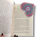 σελιδοδείκτης mandala καρδιά μέσα σε βιβλίο