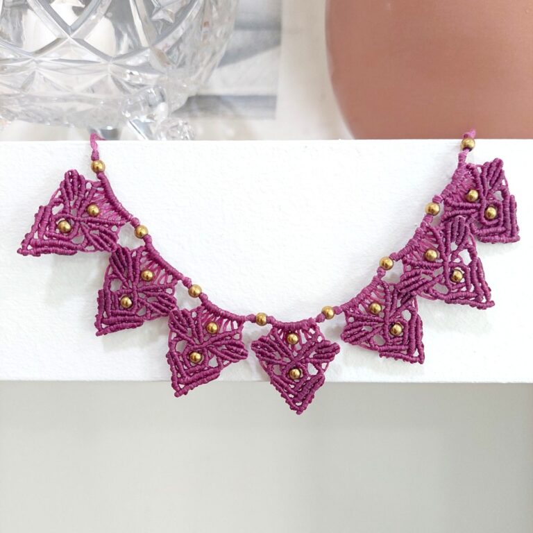 Macrame κολιέ berry με χρυσούς αιματίτες