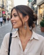 Ατσάλινα σκουλαρίκια με χαολίτη, πέρλες και ασημί σπείρα σε city look